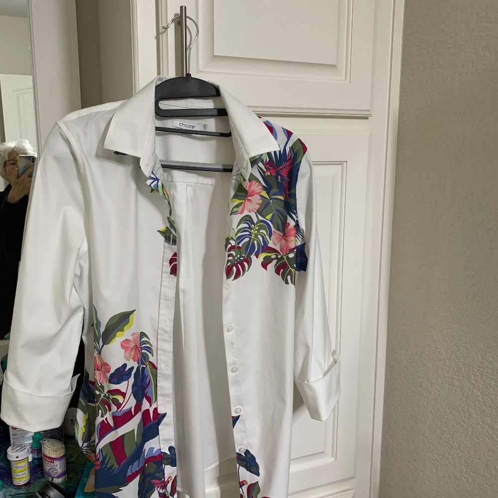Chicos no iron shirt size 0 or compares to U.S. 4 ... white